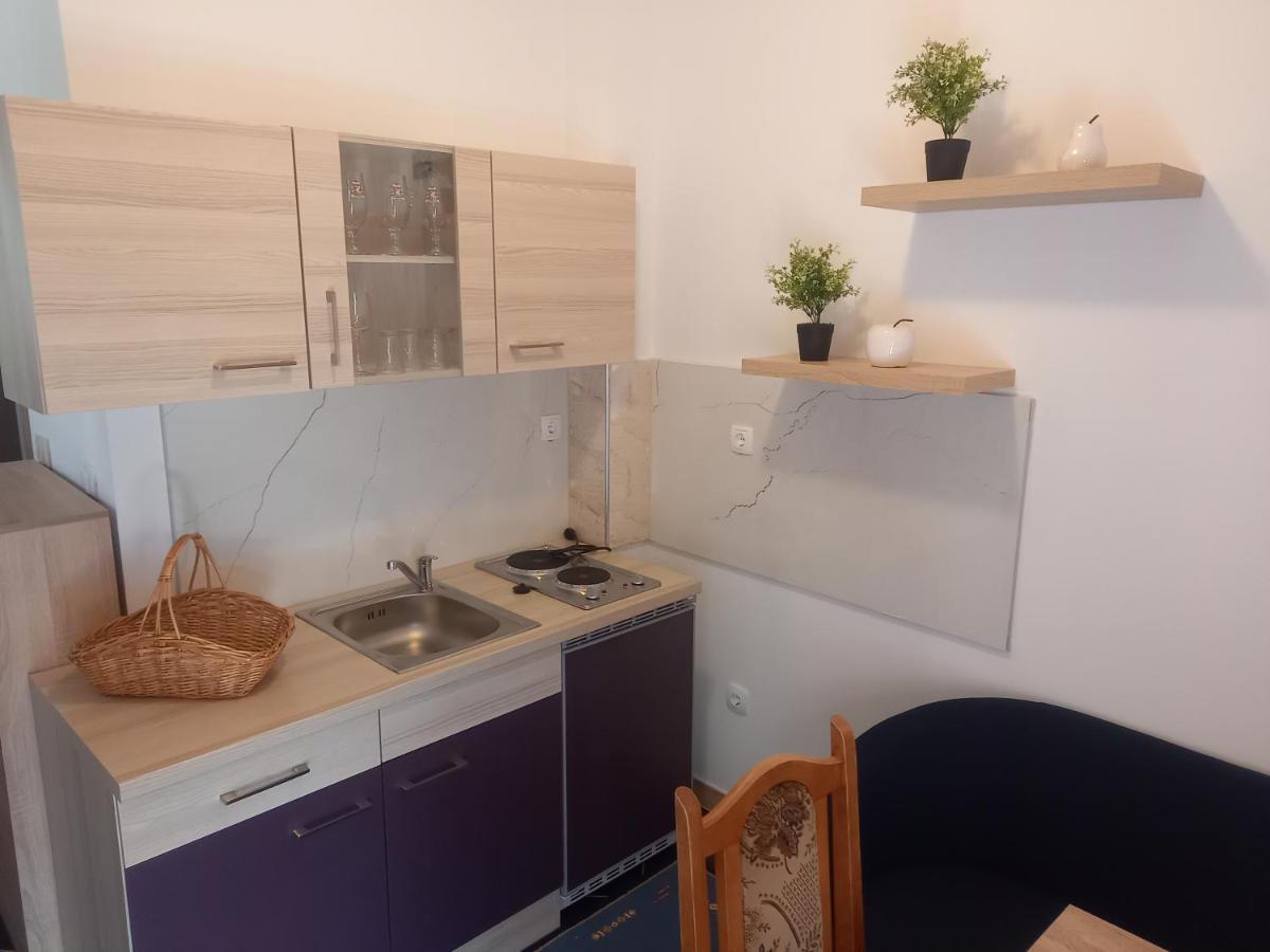 Studio Apartman Sutic Kastel Novi Exterior photo