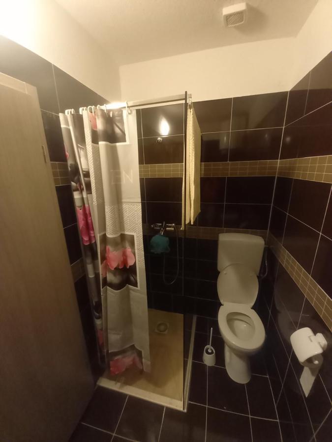 Studio Apartman Sutic Kastel Novi Exterior photo