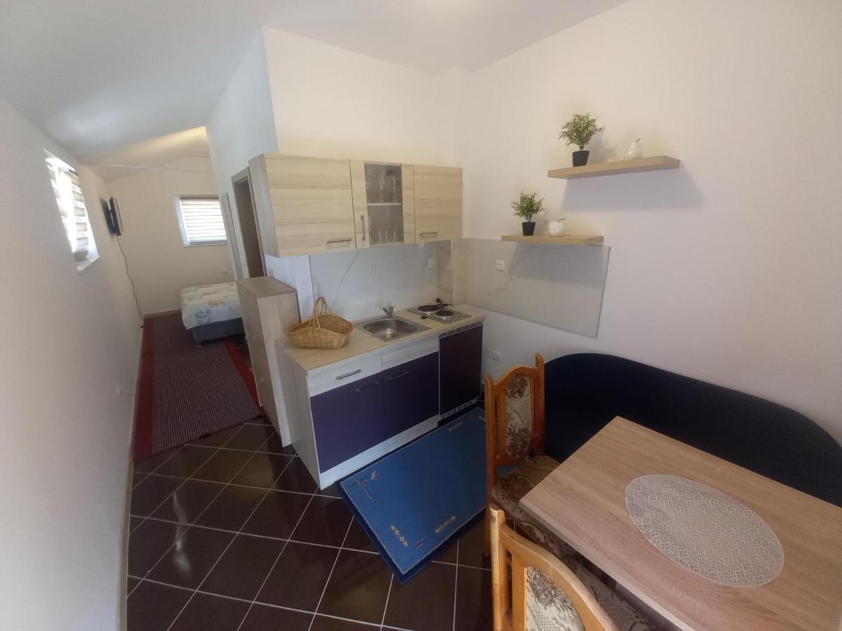 Studio Apartman Sutic Kastel Novi Exterior photo