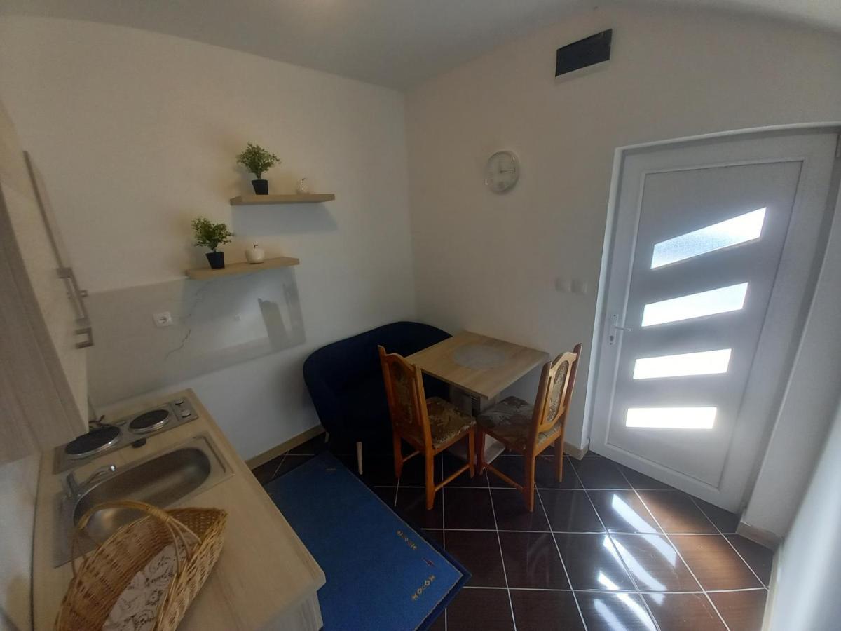 Studio Apartman Sutic Kastel Novi Exterior photo